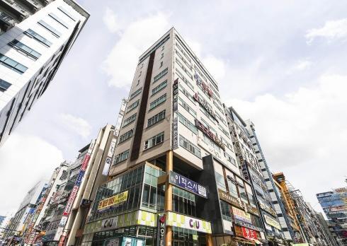 Apartamento de 1000 m² con 1 habitación/es y 1 baño/s de uso privado, en Uichang-gu Changwon Exterior foto